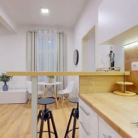 아파트 Reduta Lovely